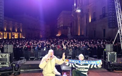 A Siracusa Piazza Duomo gremita per il Capodanno in musica con Aka 7Even, Babil On Suite e il dj set di Ornella P